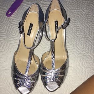 Sliver heels!!